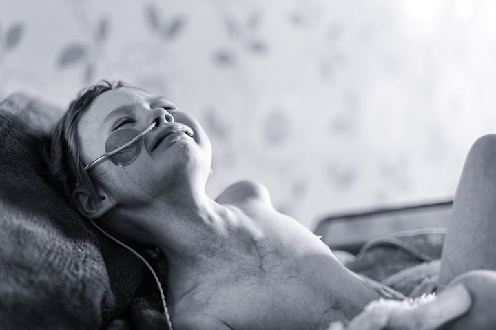 Father Shares Heartbreaking Photo Of Daughter’s Cancer Battle
